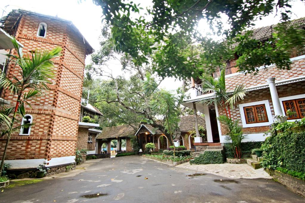 Hotel Ambadi Thekkady