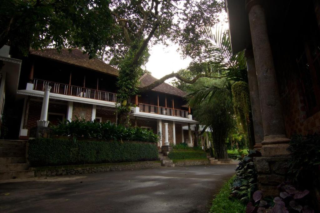 Hotel Ambadi Thekkady